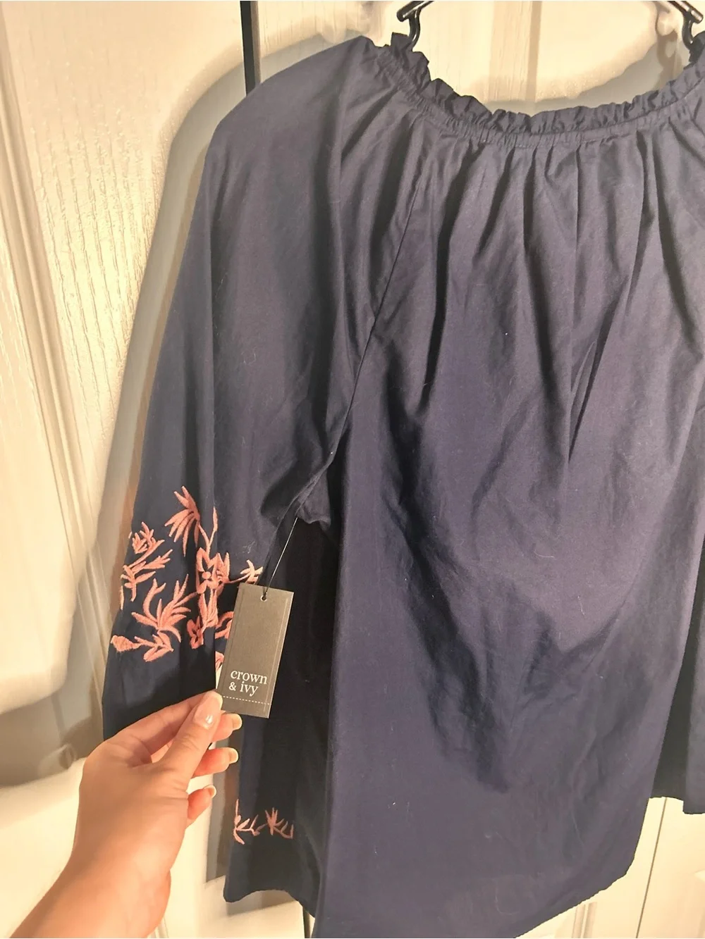 Crown & Ivy Women’s Small Navy Embroidered Peasant Top Pink Floral Print NWT